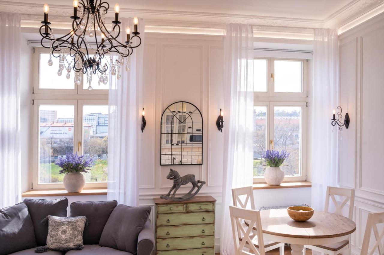 Charme De Provence In Prague Apartment Екстериор снимка