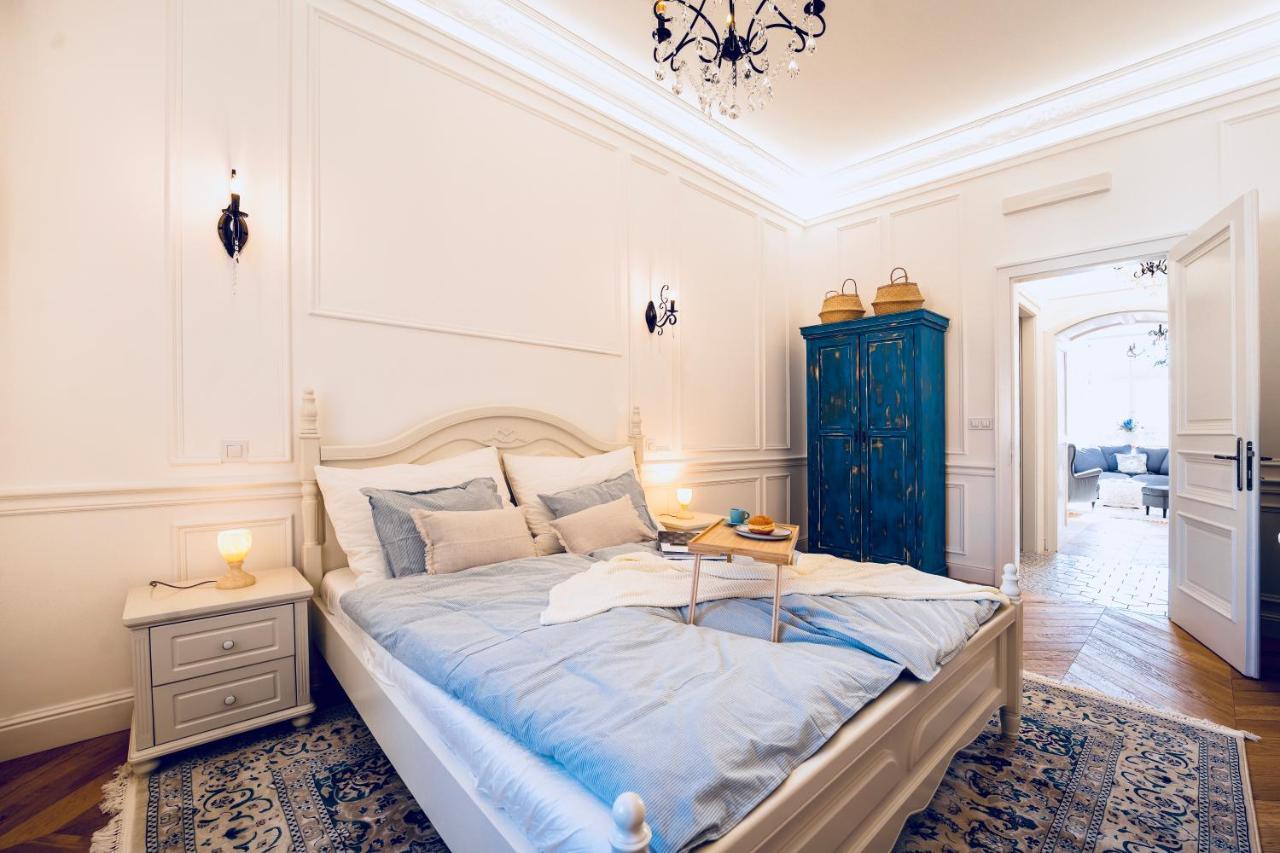 Charme De Provence In Prague Apartment Екстериор снимка